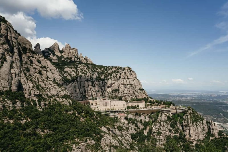 Barcelona: Montserrat and Winery Tour with Tapas or Lunch - Who this tour suits best (and who should consider a different plan)