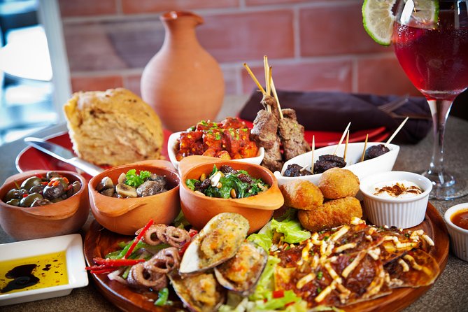 Barcelona Old Town Night Small Group Tour with Tapas & Flamenco - A night plan that fits into 3 hours (and saves your energy)