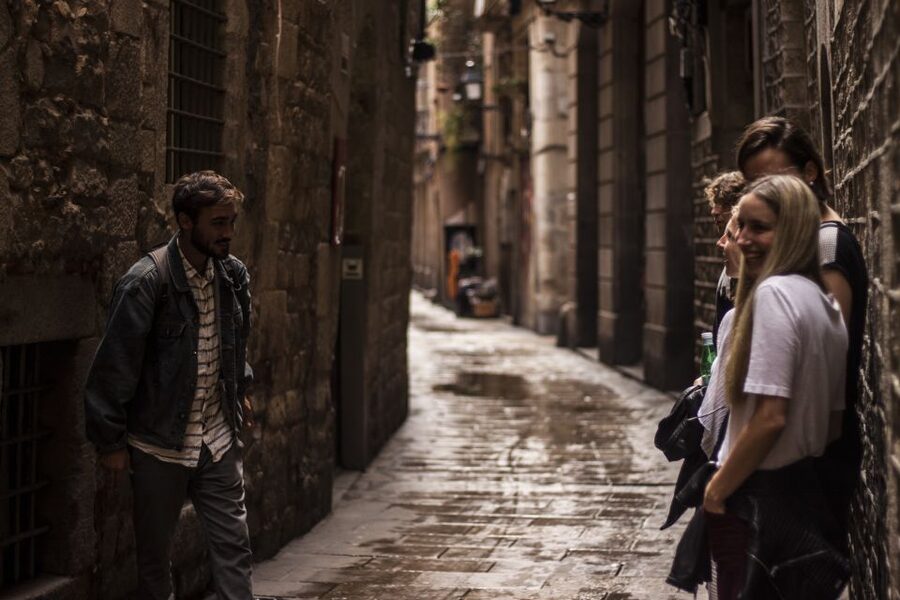 Barcelona: Old Town Tapas & Paella Food Tour with 8 Tastings - Meeting point at Plaça de Ramon Berenguer el Gran