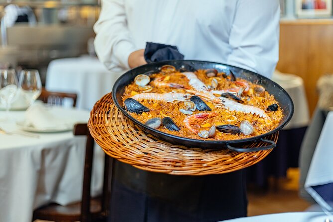Barcelona Private Food Tour With Locals: 6 or 10 Tastings - How the guide shapes the tour: what to look for