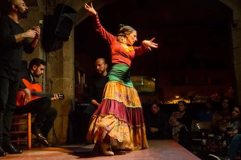 Barcelona: Private Tapas & Wine with Flamenco Show Old Town - The 3.5-hour pacing: what the walk is really doing