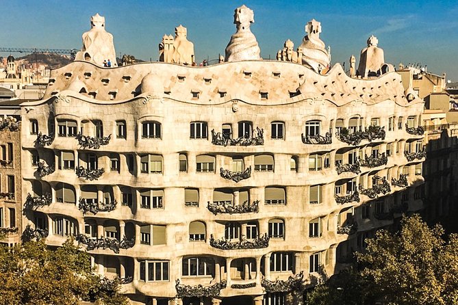 Barcelona: Sagrada Familia, Park Guell & Tapas Private Tour - Sagrada Familia: skip the line, then choose your in-monument style