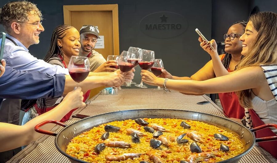 Barcelona: Seafood Paella ★Maestro★ & Tapas & Sangria - Key things I’d circle before you book