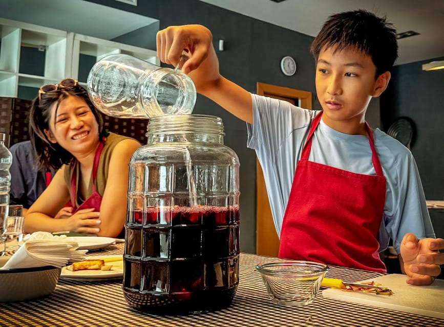 Barcelona: Seafood Paella ★Maestro★ & Tapas & Sangria - Communal Meal Setup: Why Cooking With Others Changes the Experience