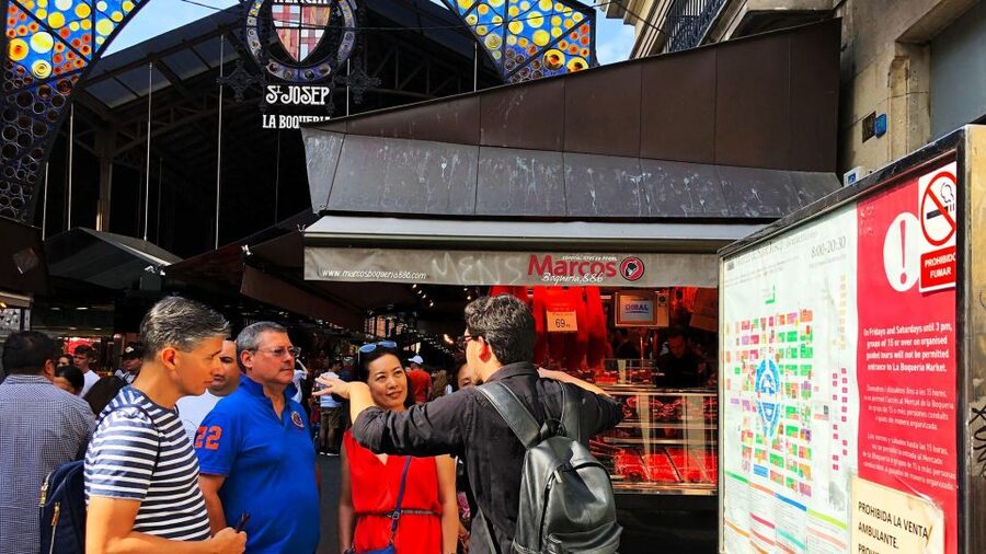 Barcelona: Street Food & Sightseeing Tour with Local Market - Inside La Boqueria: how the guide helps you not get overwhelmed