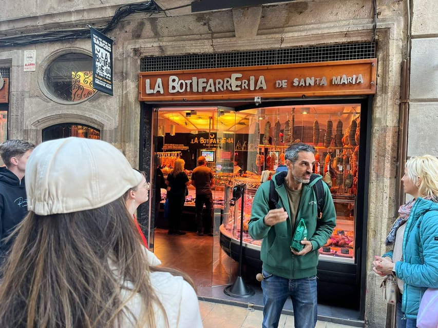 Barcelona: Street Food & Sightseeing Tour with Local Market - What you’ll eat: patatas bravas, jamón, and the Catalan favorites list