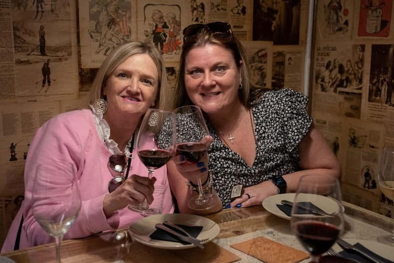 Barcelona: Tapas and Drinks Tour of Old Town - Meet at Liceu: the easiest way to start eating fast