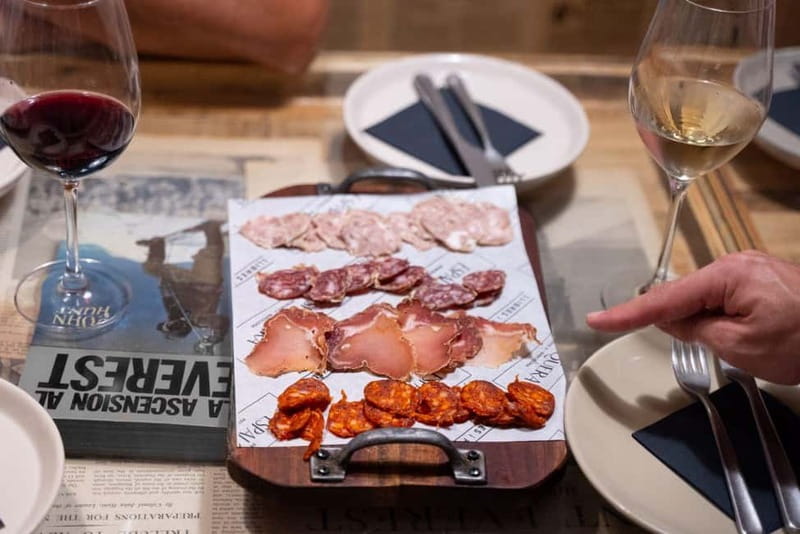 Barcelona: Tapas and Drinks Tour of Old Town - Call de Barcelona: wine and tapas in an old-city maze