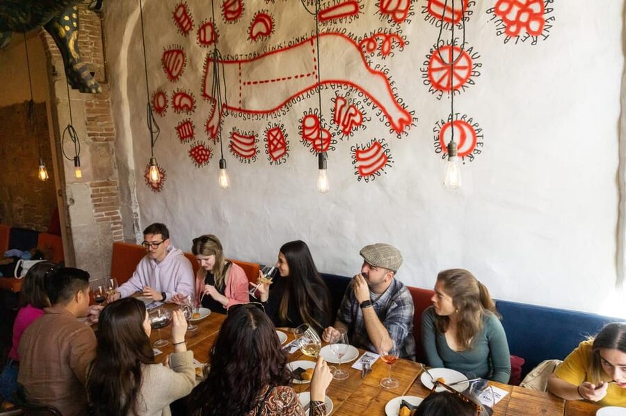 Barcelona: Tapas Tour with Food Tastings and Drinks - The guided walk: Catalan history, Roman ruins, and Santa Maria del Mar