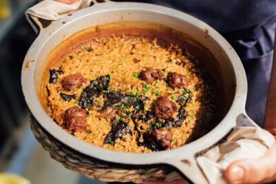 Barcelona Tapas & Wine Walking Tour with Optional Flamenco - Barri Gòtic first: old walls, narrow lanes, first tastings