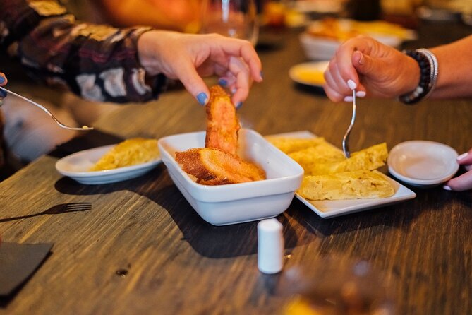 Barcelona Tapas & Wine Walking Tour with Optional Flamenco - Pace, group size, and the rainy-night reality