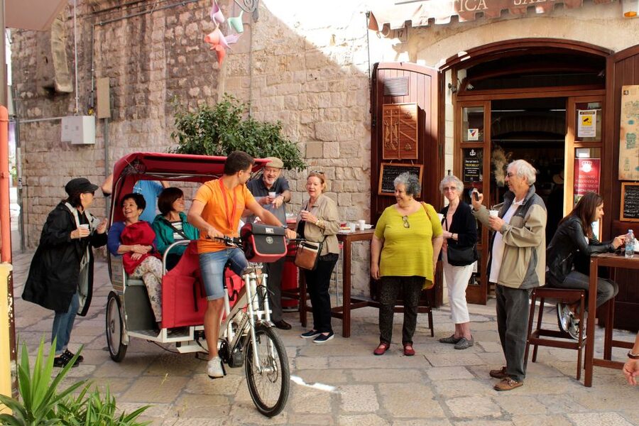 Bari: Rickshaw Street Food Tour - Old-town sights, explained at a human pace