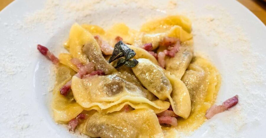 Bergamo: 3.5-Hour Traditional Food Tour - Piazza Mercato Delle Scarpe: the aperitivo start that sets the tone