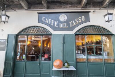 Bergamo: Full meal Food Tour with Local Delights by Do Eat Better - Stop 1: Palazzo Moroni aperitivo with toasted bread and Valcalepio wine