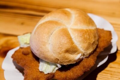 Berlin Center Food Tour with 8+ Authentic Local Tastings - Courtyards, alleyways, and Berliner doughnuts in the “secret side” of Mitte