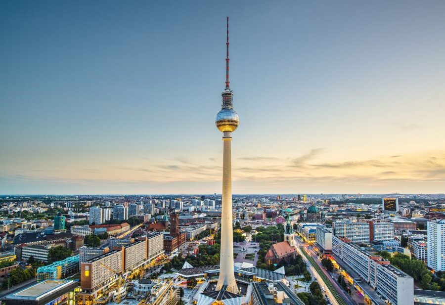 Berlin: Mitte Culinary Food Tour - Lustgarten and Berlin Palace: aperitif moments during the postcard segment