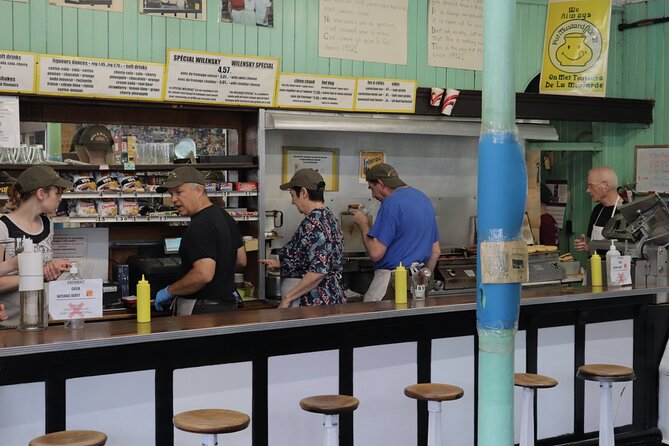 Beyond the Bagel: Montreal Jewish Food Walking Tour - What you’ll actually taste (and why the menu is carb-heavy)