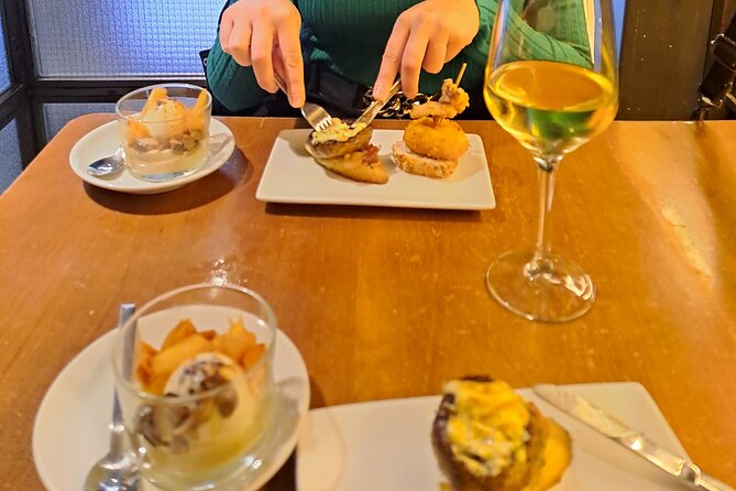 Bilbao Food Tour: Pintxos, Drinks, and Tapas with a Local - Plaza Nueva: St Nicholas, Classic Pintxos, and the First Ordering Wins