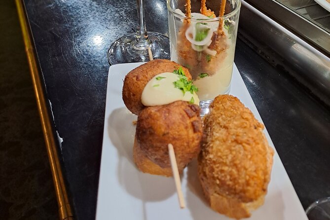 Bilbao Food Tour: Pintxos, Drinks, and Tapas with a Local - Jardines Kalea: Basque Cheese with Txakoli, Plus Pastelito Vasco