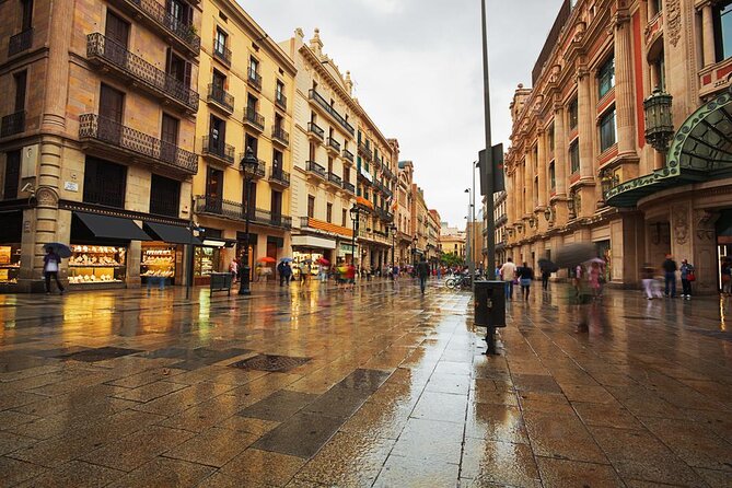 Bohemian Barcelona Neighborhood Evening Tapas & Wine Tour - Small group energy: why 12 people or fewer changes everything