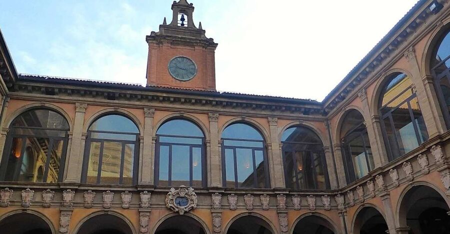 Bologna: Audio-Guided Archiginnasio Visit with Food Tasting - Entering Bologna’s Old University Building: Where the Tour Starts
