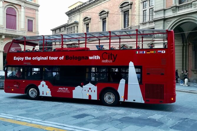 Bologna City Red Bus and Food tasting - Stop 1: the main sights plus tasting vouchers