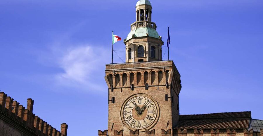 Bologna: Clock Tower Audio Guide and Food Tasting - Meeting At Neptune: getting oriented fast