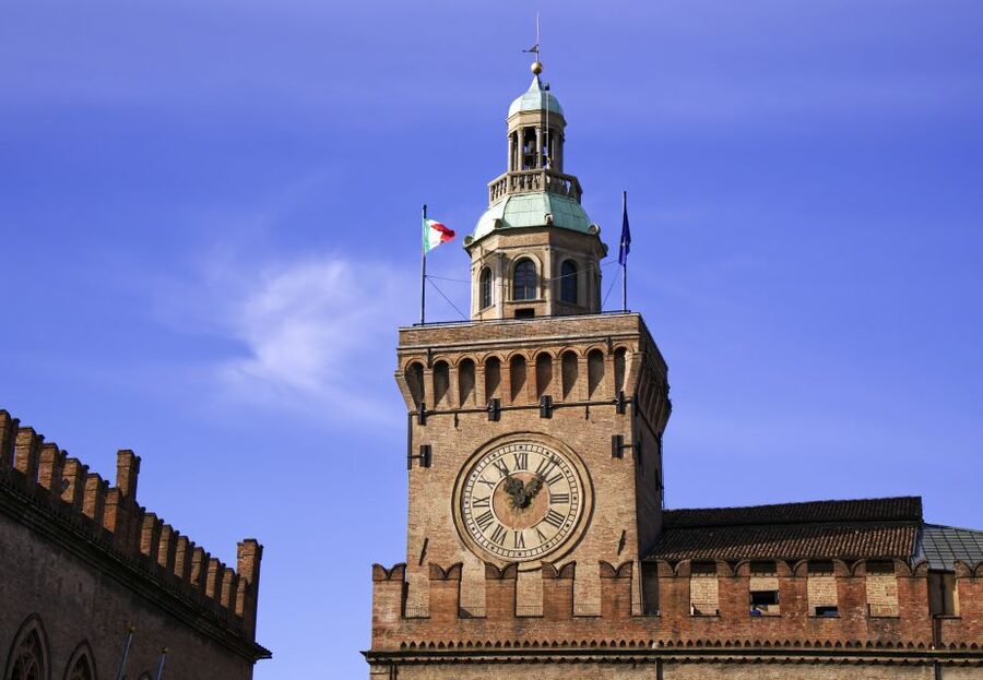Bologna: Clock Tower Audio Guide and Food Tasting - Torre dell’Orologio with a QR audio guide: the route that builds momentum
