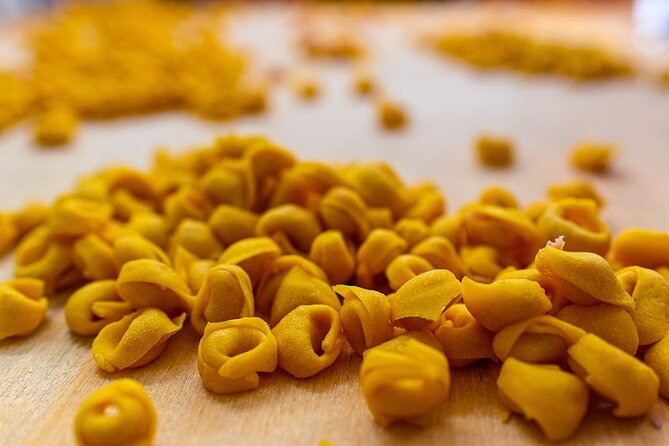 Bologna Food & Market Tour with 6 Tastings, Pasta, Wines & More - Wine Pairing and Digestif: What to Sip With All That Food