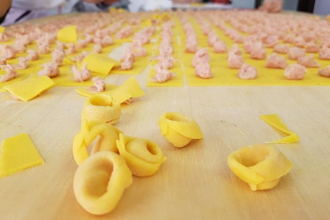 Bologna Food Tour from a local perspective - Your 10:00 start in Piazza di Porta Ravegnana