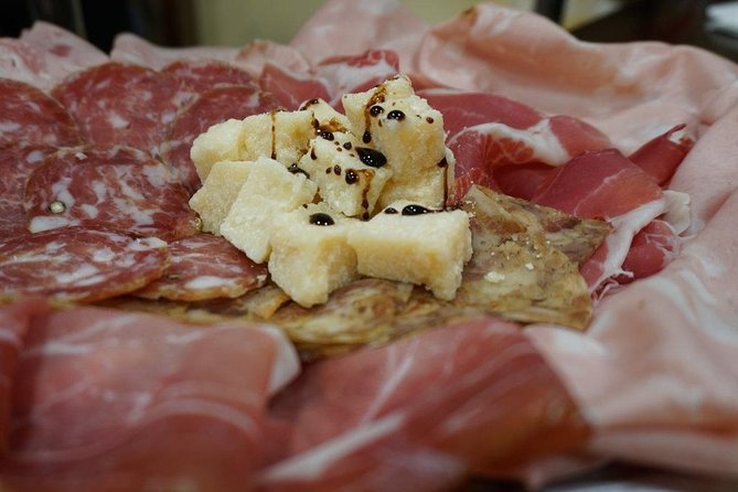 Bologna Food Tour from a local perspective - Stop 5: Lunch with three types of handmade pasta and wine