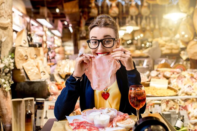 Bologna Food Tour small group - Piazza del Nettuno start: fast orientation, then straight to food