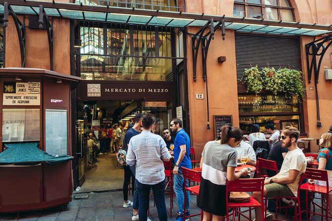 Bologna: Full meal Food Tour with Local Delights by Do Eat Better - Stop 4 at Palazzo Sanuti - Bevilacqua degli Ariosti: cotoletta alla Bolognese