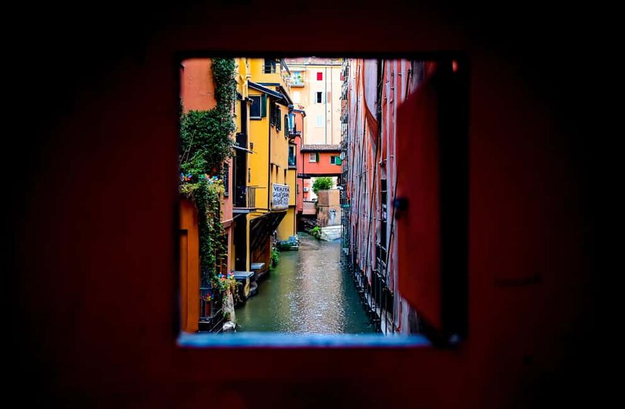 Bologna: Local Food Tour with Authentic Tastings and Wine - What the 3-hour tour adds: ragù, pasta, parmigiano, and more