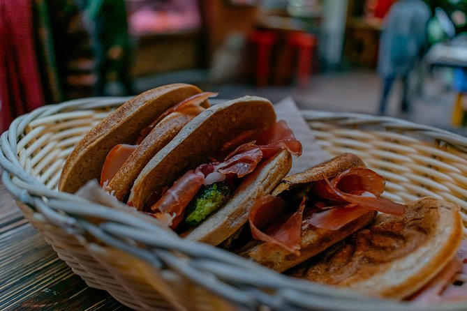 Bologna Private Food Tour with 6 or 10 Tastings - Piazza Maggiore: the warm-up square and the first tastings