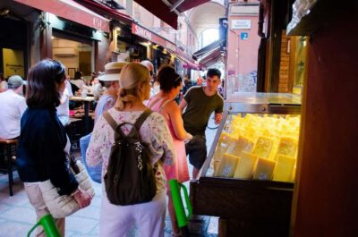 Bologna: Street Food Tour in the Historic Center - Neptune’s Fountain start: getting your bearings in the right place