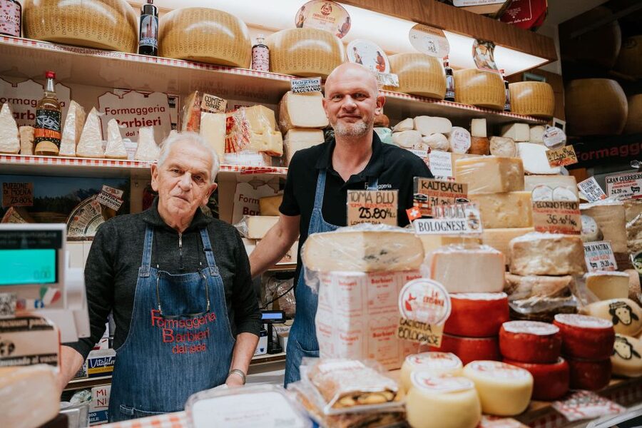 Bologna: Tastes and Traditions Food Tour with Market Visit - Walking route and timing: 3.5 hours with 12 people max