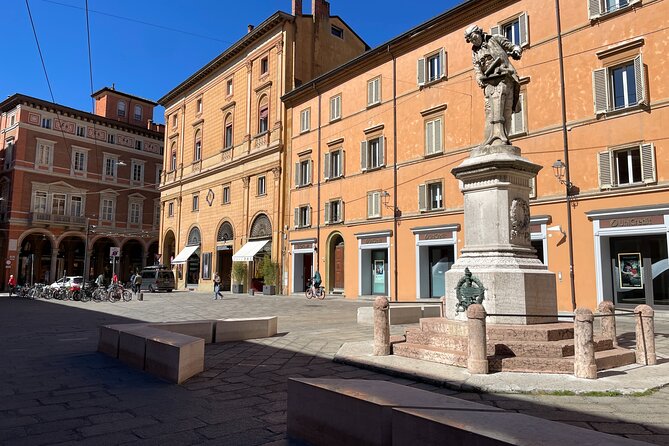 Bologna: Walking Food Tour and Highlights with a Local Guide - Vicolo Ranocchi: Where the Tour Turns Into Flavor