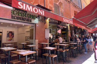 Bologna: Walking Food Tour and Highlights with a Local Guide - Via Drapperie: A Street Built for Strolls and Snacks