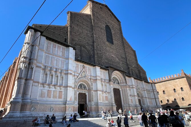 Bologna: Walking Food Tour and Highlights with a Local Guide - The Two Towers Stop: A Landmark Moment Without the Detour