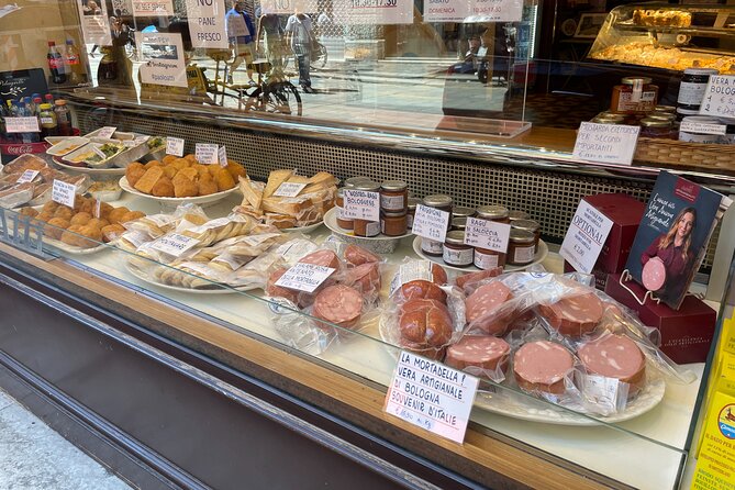 Bologna: Walking Food Tour and Highlights with a Local Guide - The Local Restaurant Stop: Tagliatelle al Ragù Done the Bolognese Way