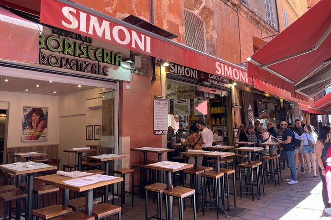 Bologna: Walking Food Tour and Highlights with a Local Guide - Via Drapperie: A Street Built for Strolls and Snacks