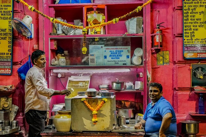 Bombay Express Mumbai Food Tour with 15+ Tastings - Mangaldas Market: chaat, chapati, and a curry you’ll remember