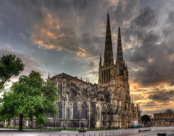 Bordeaux Historic and Gourmet Food Walking Tour - Key highlights at a glance