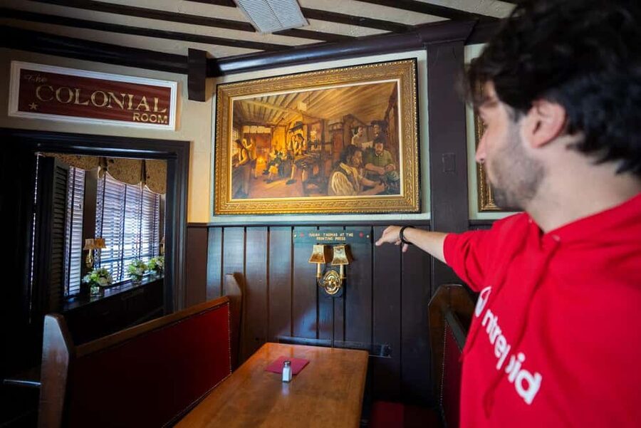 Boston: Guided Seafood Tasting and History Tour - Small-group pacing and the guides who make it land