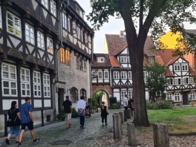 Braunschweig: Guided Walking Tour with Food Tastings - Following the Old-City Trail: Castle Views and Market Squares