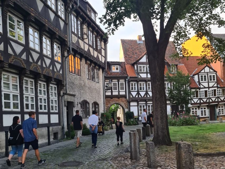 Braunschweig: Guided Walking Tour with Food Tastings - Following the Old-City Trail: Castle Views and Market Squares