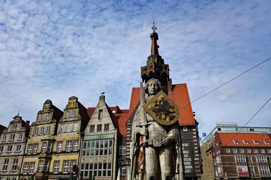 Bremen: Culinary Old Town Tour - with unique locations - The route: Domshof, Marktplatz, Böttcherstraße, and Schnoor