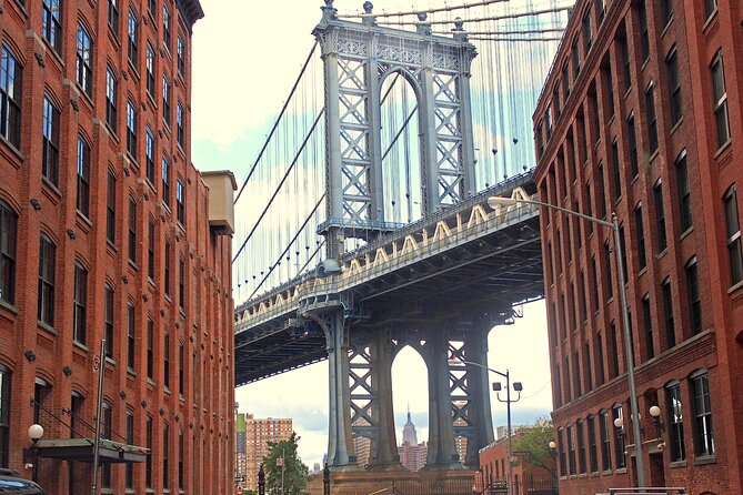 Brooklyn Bridge & DUMBO Food Tour: Local Eats & Landmarks - Stop 2: Brooklyn Bridge for skyline photos and an uphill moment