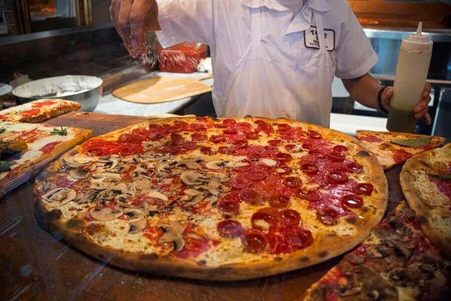 Brooklyn Food Tour of Mom-and-Pop Culinary Gems - What Makes the Food Stops Work: 7 Tastings and a Real Neighborhood Pace